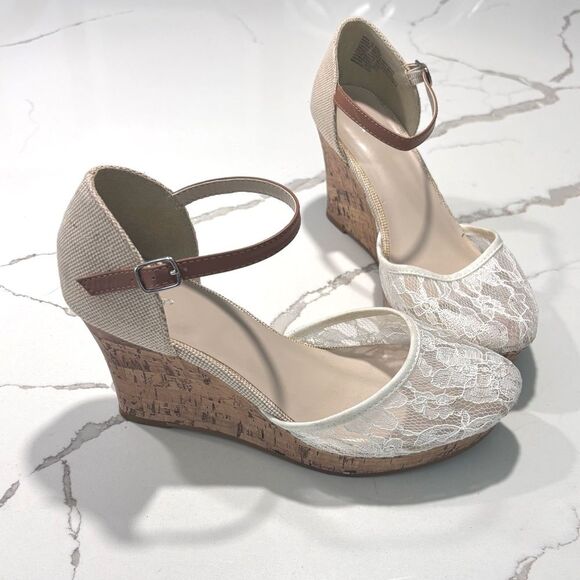 Apt. 9 | Women’s White Lace Wedge Sandals Closed Toe Canvas Ankle Strap Size 10 - Picture 1 of 11